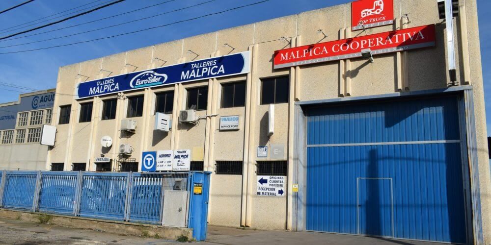 Fachada taller de reparación de vehículos multimarca